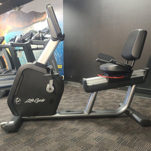 LIFE FITNESS CLUB SERIES+ RECUMBENT BIKE w/ X-CONSOLE — [Display Model]