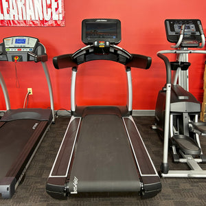 Life Fitness Discover SE Treadmill — [Display Model]