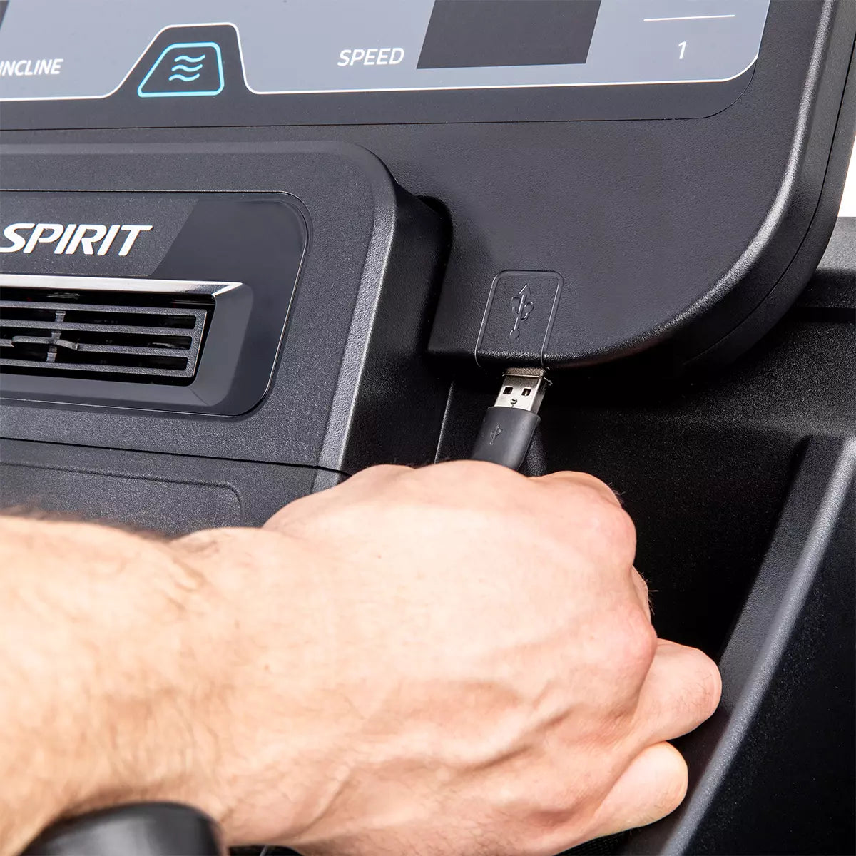 Spirit CT800 Treadmill - Final Stock Spirit Treadmill; Residentail Commercial Frame over 350lbs usb_2_jpg_b8398fec-b07f-42dc-8e7e-bf228cee5423